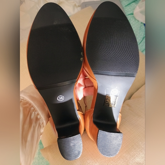 Brown block Heel closed toe Mary Jane's - Picture 7 of 9